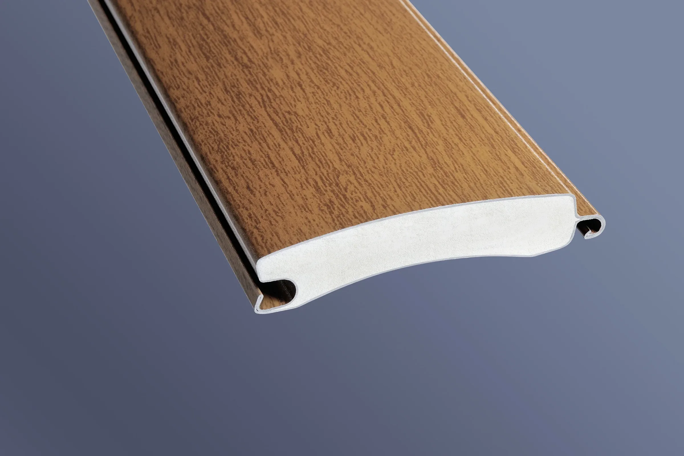 Coupe d'une lame aluminium double paroi remplie de mousse PU d'une porte enroulable RollMatic