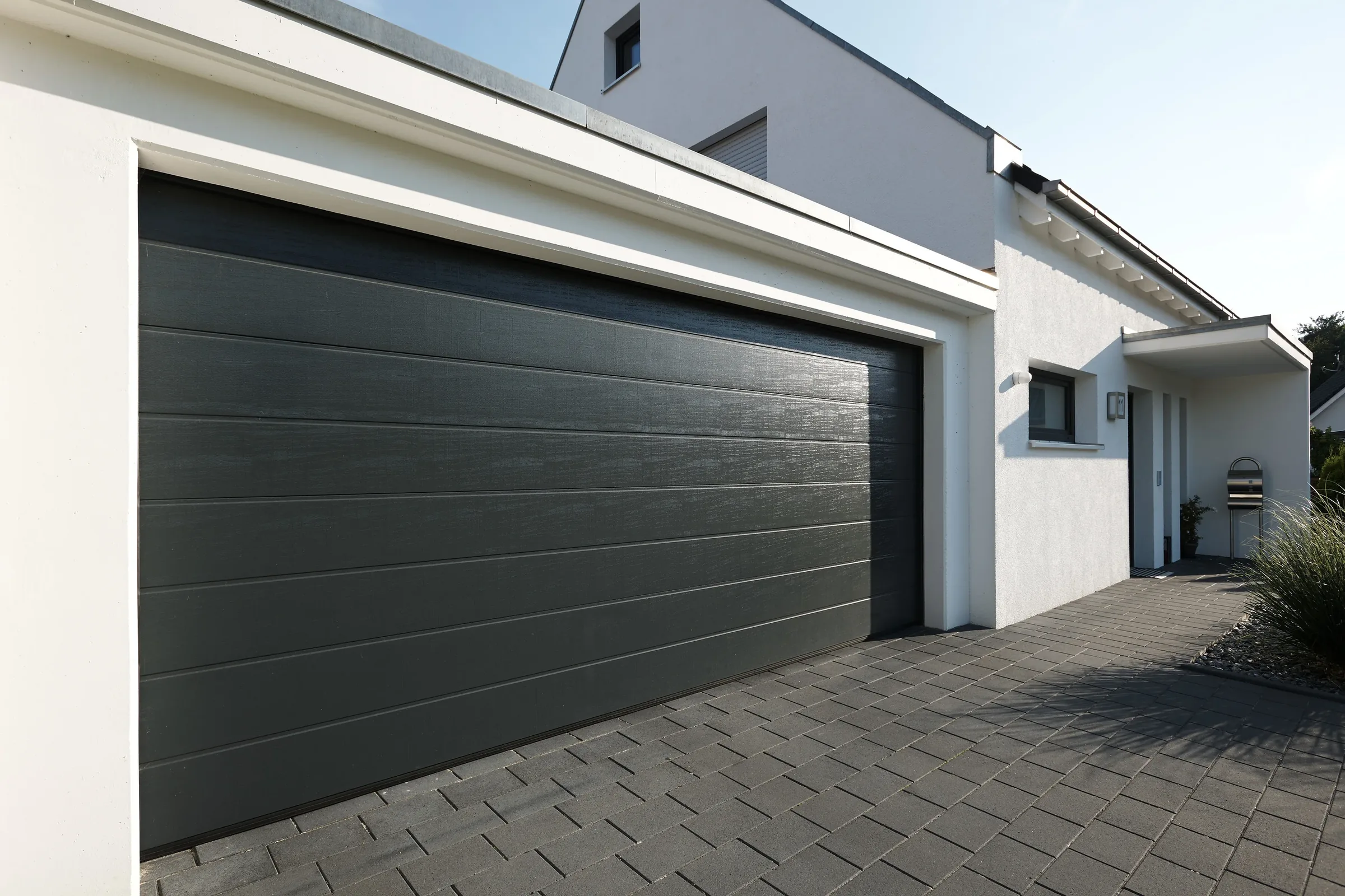 Porte de garage sectionnelle Hörmann anthracite