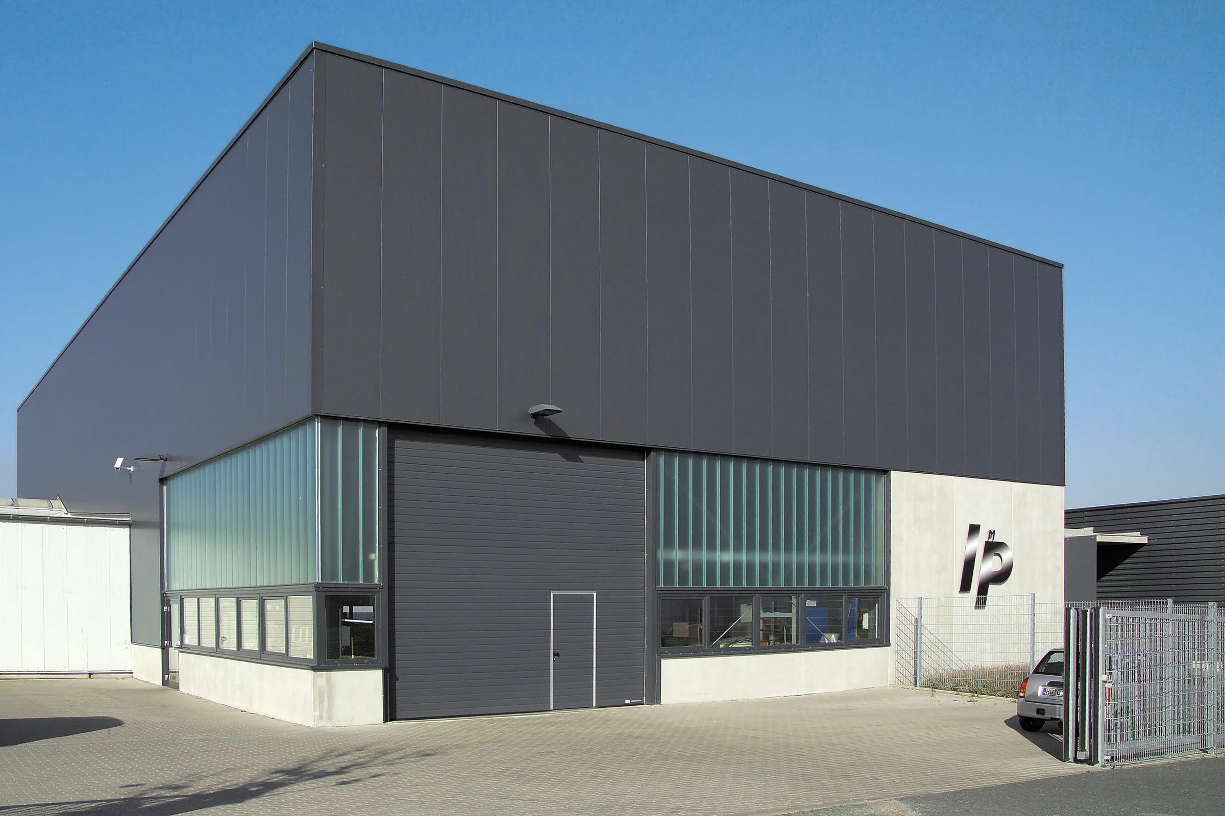 Porte sectionnelle Hörmann SPU 67 Thermo avec portillon