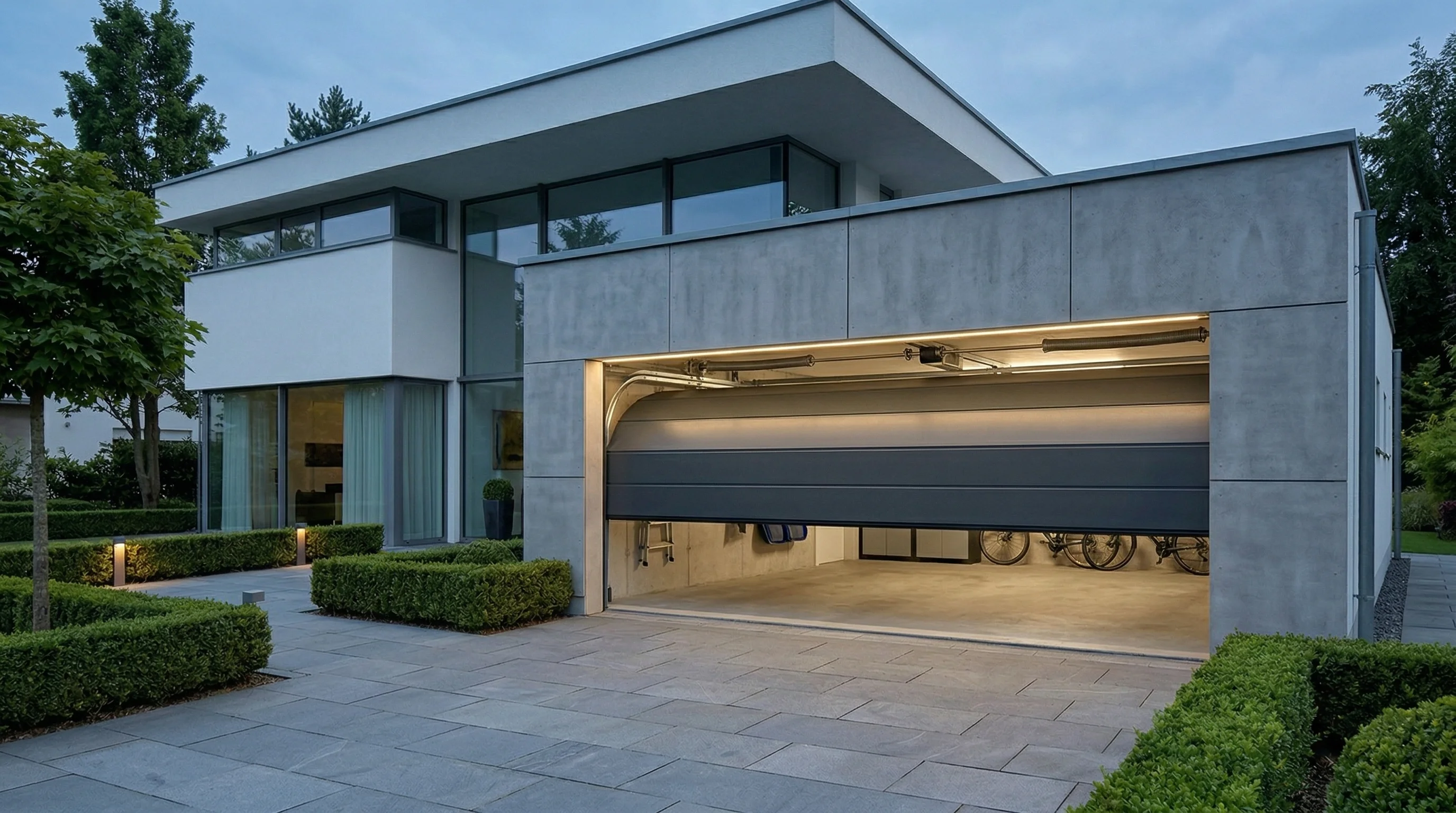 Porte de garage sectionnelle Hörmann LPU 42 anthracite installée au Luxembourg