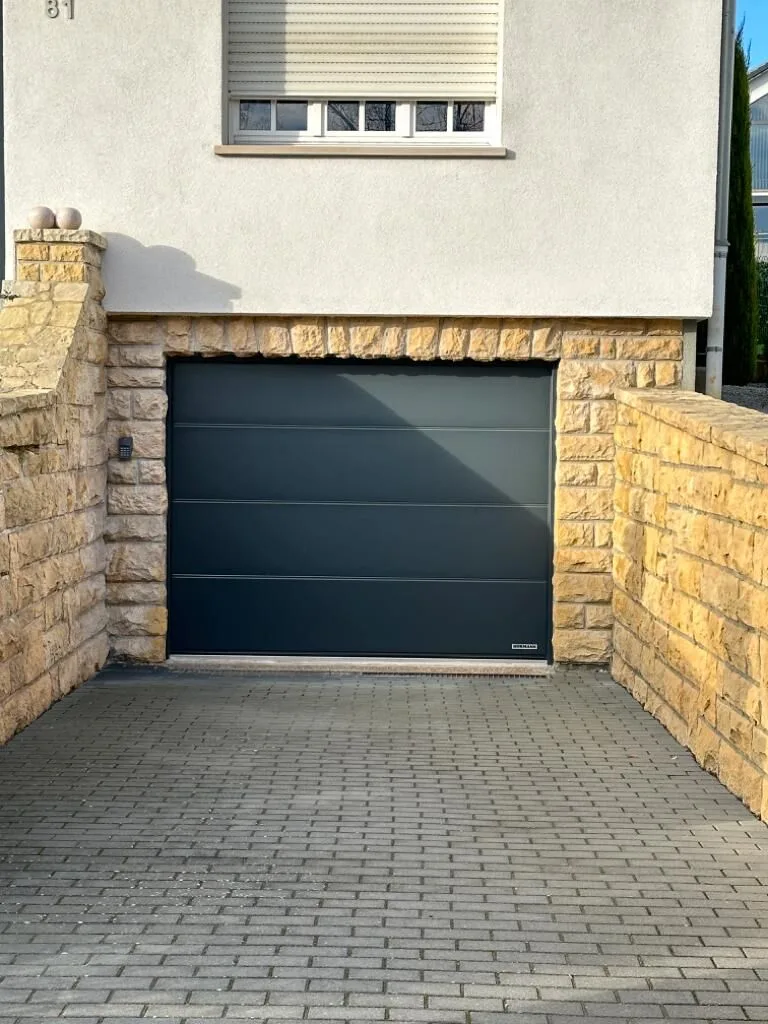 Sectionnelle habitat Hörmann LPU 42 à Luxembourg Ville