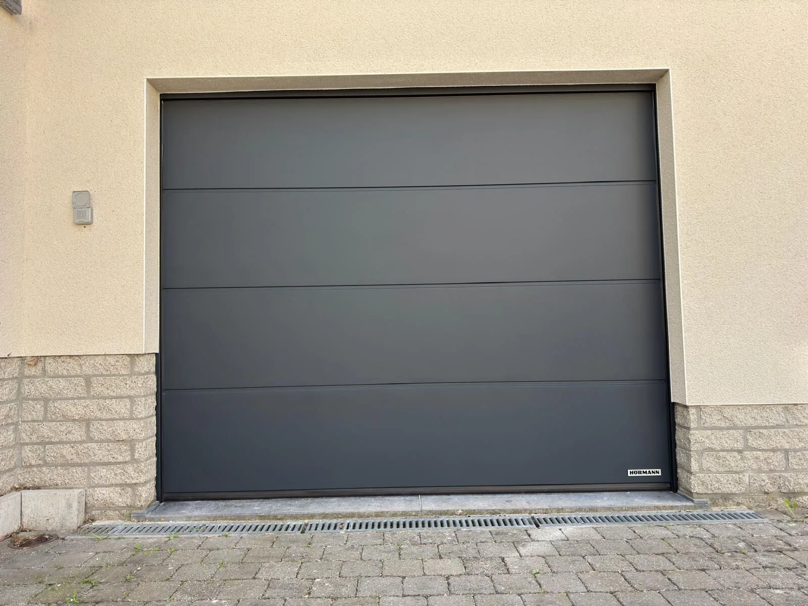 Sectionnelle habitat Hörmann LPU 42 à Mondercange
