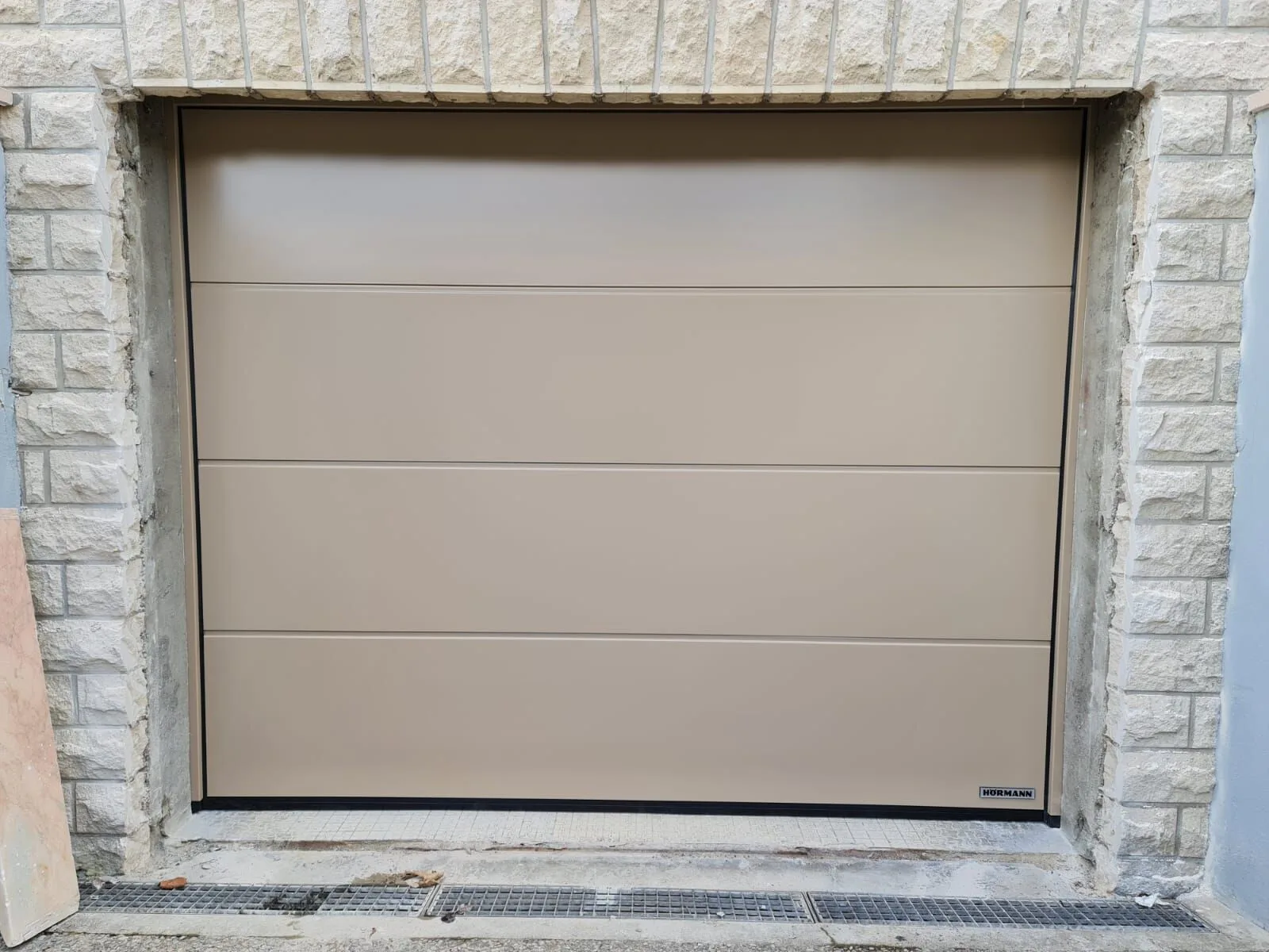 Sectionnelle habitat Hörmann LPU 42 à Mertert