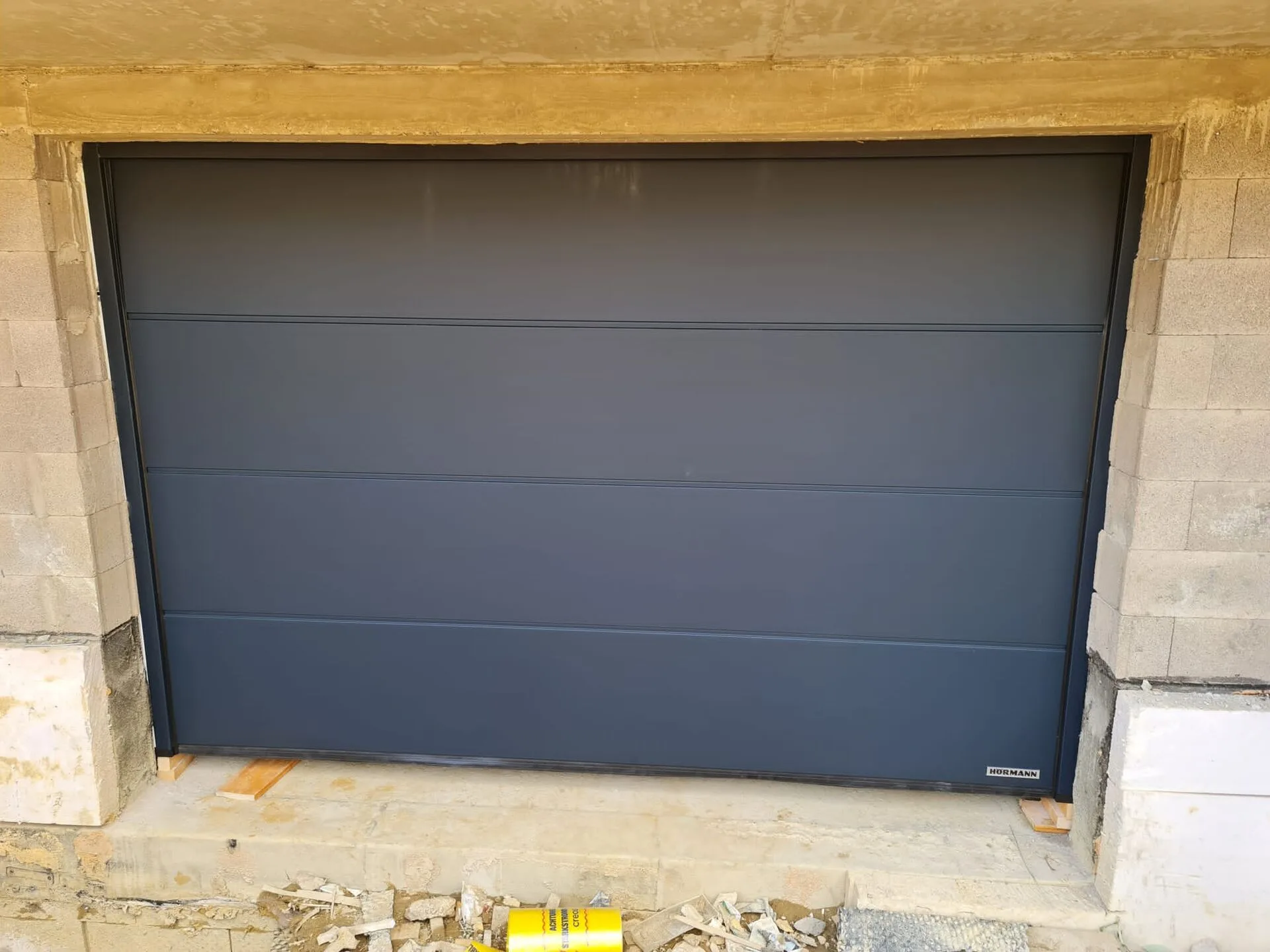 Sectionnelle neuve Hörmann LPU 42 à Contern