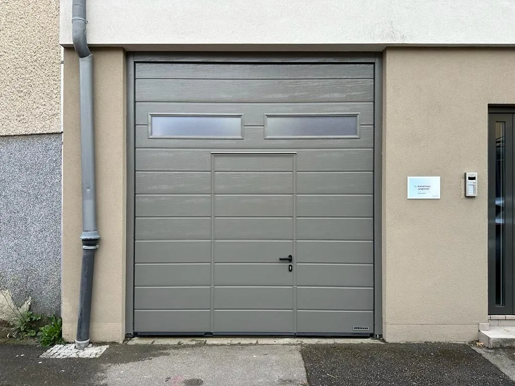 Sectionnelle avec portillon Hörmann à Luxembourg