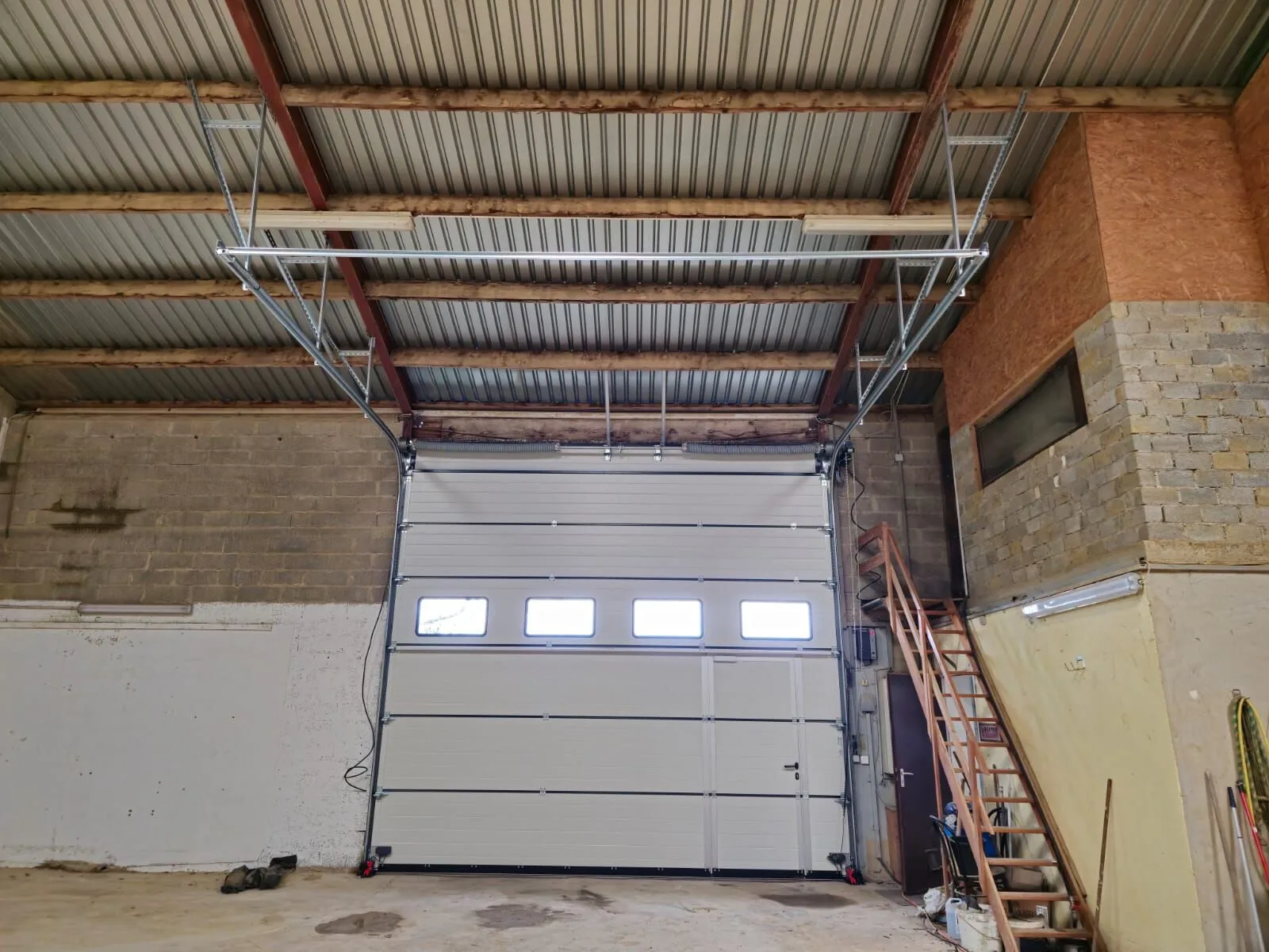 Sectionnelle industrielle Hörmann SPU F42 à Kirchberg