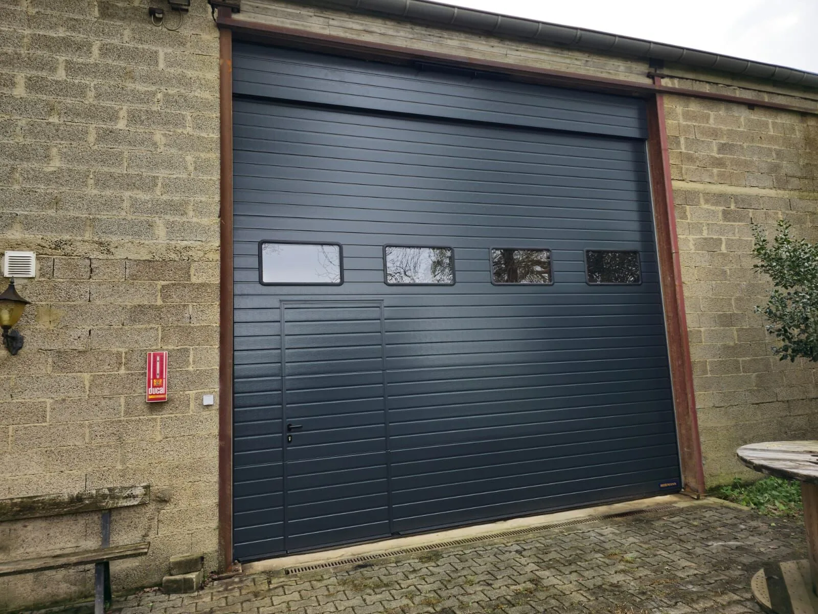 Industrielle portillon Hörmann SPU F42 à Grevenmacher