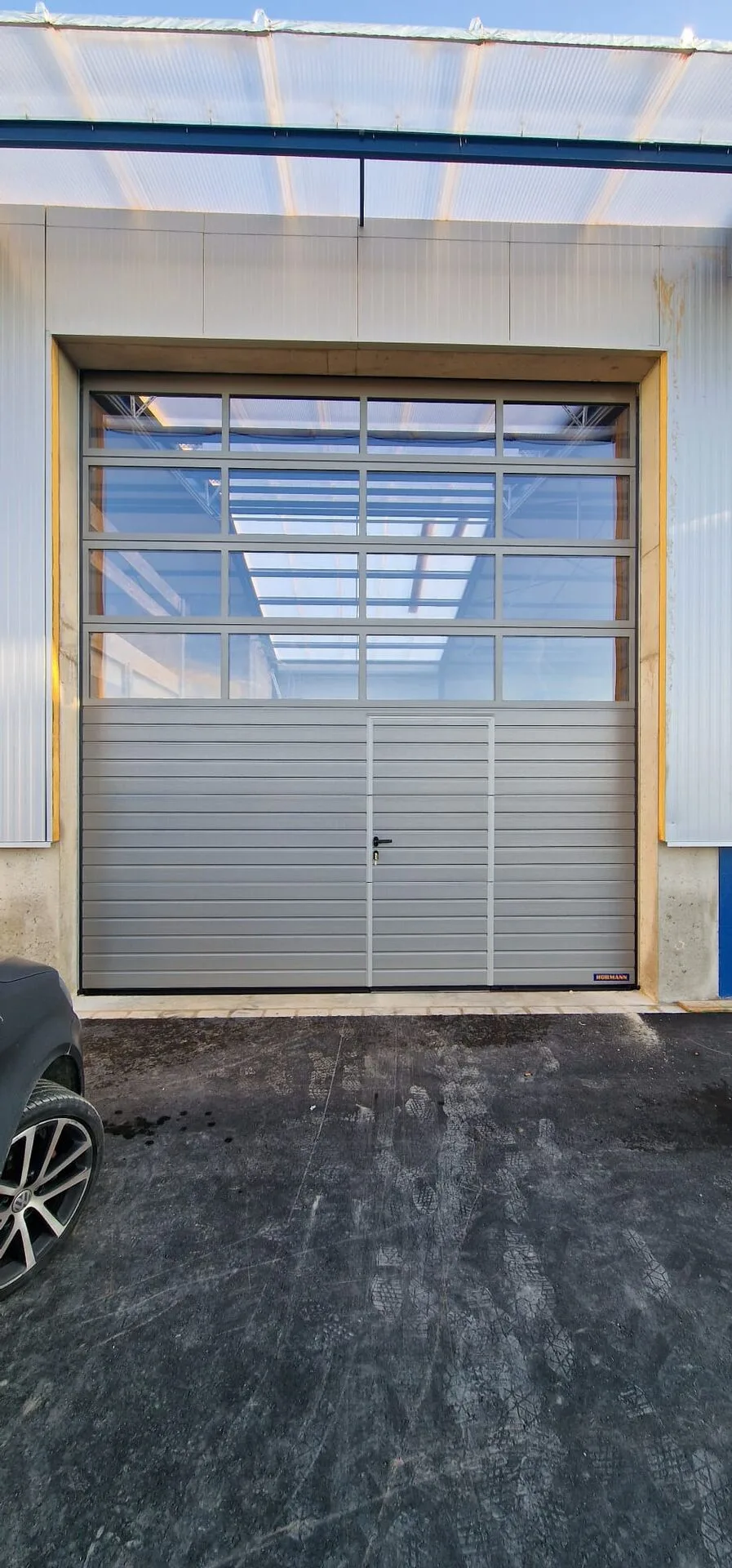 Industrielle vitrée Hörmann SPU F42 à Wiltz