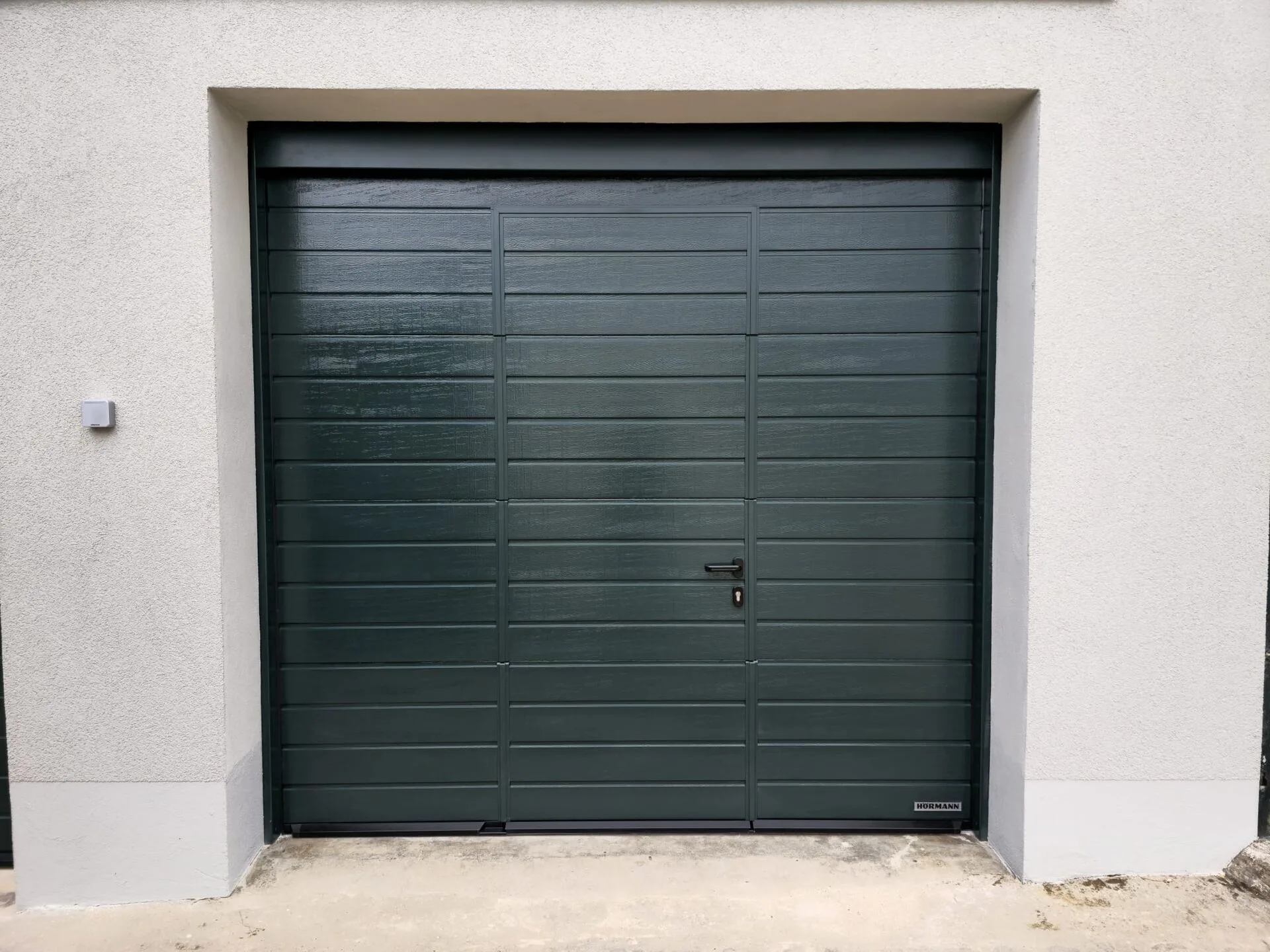Sectionnelle avec portillon Hörmann à Luxembourg